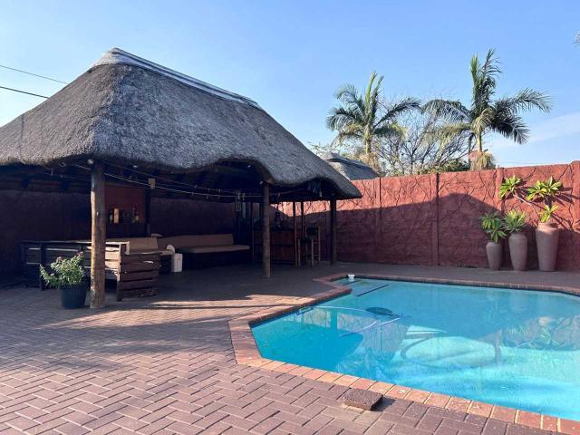 SPACIOUS 4 BEDROOM FAMILY HOME ON LARGE 1003m² STAND IN KWAGGASRAND