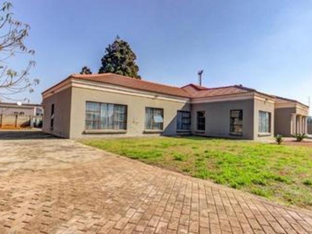 spacious 4 bedroom family home on th.