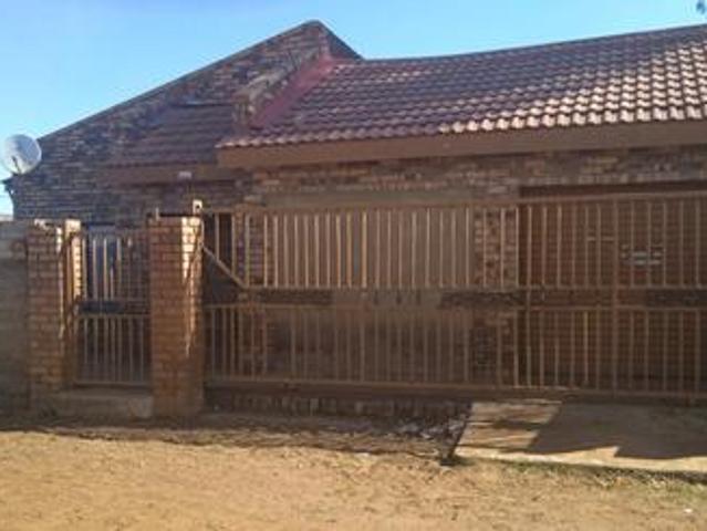 spacious 4 bedroom family home on th.