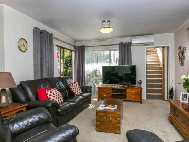 Spacious 4 Bedroom Family Home with Deck & Views