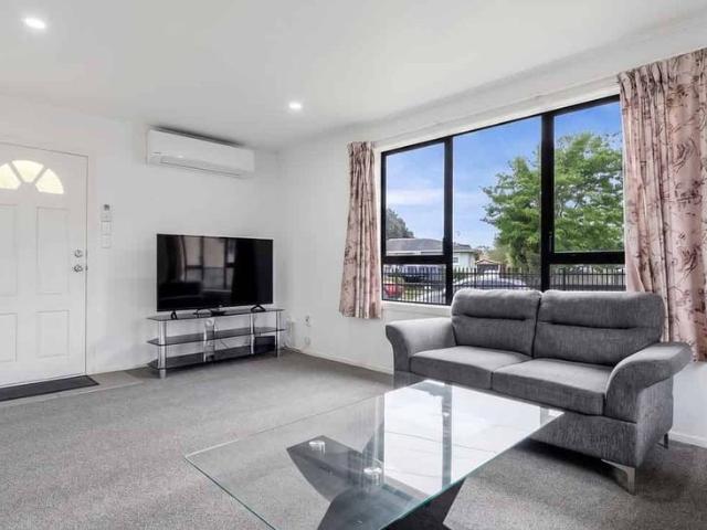 Spacious 4 Bedroom Family Home with Fully Fenced