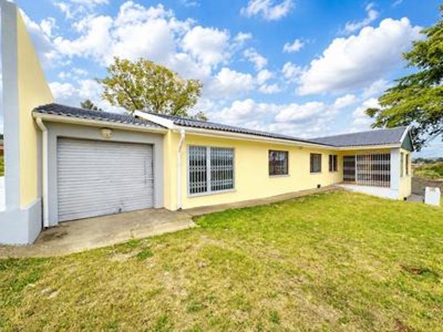 spacious 4 bedroom family home with garage