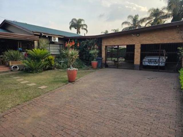 spacious 4 bedroom family home to re.