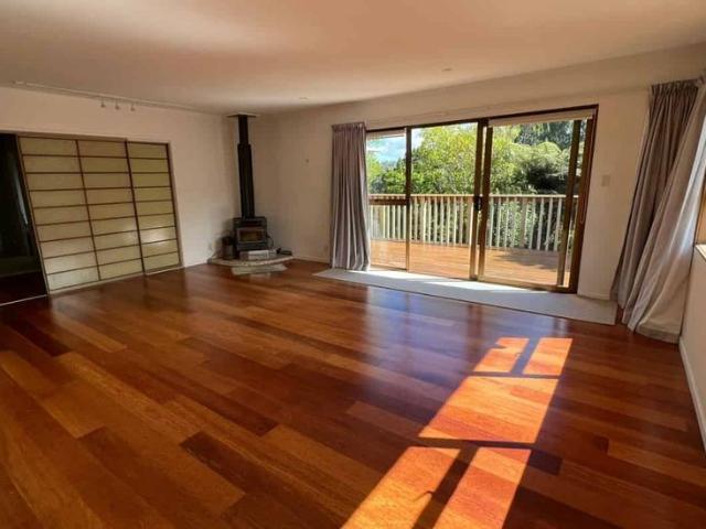 Spacious 4 Bedroom House in Birkenhead