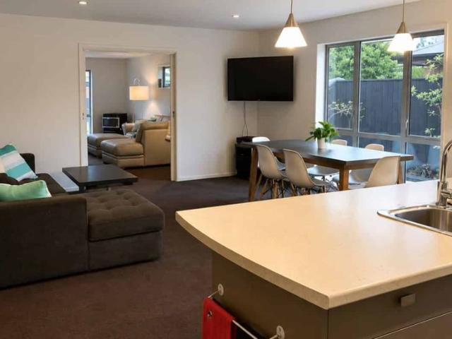 Spacious 4 Bedroom House in Hei Hei