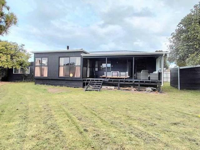 Spacious 4 Bedroom Home in Henderson