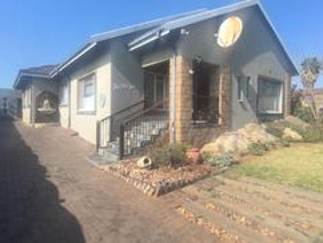 spacious 4 bedroom lindhaven home wi.