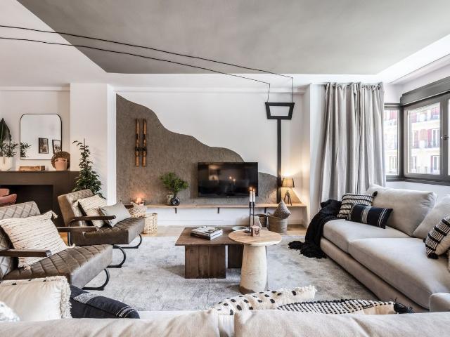 Spacious 4 Bedroom Mountain Inspired Apartment in Elegant Almagro with Workspace, Madrid Amsterdam Apartments for Rent