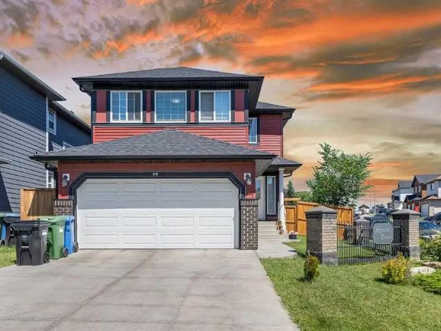 Spacious 4 Bedroom Main Floor Home in Saddle Ridge