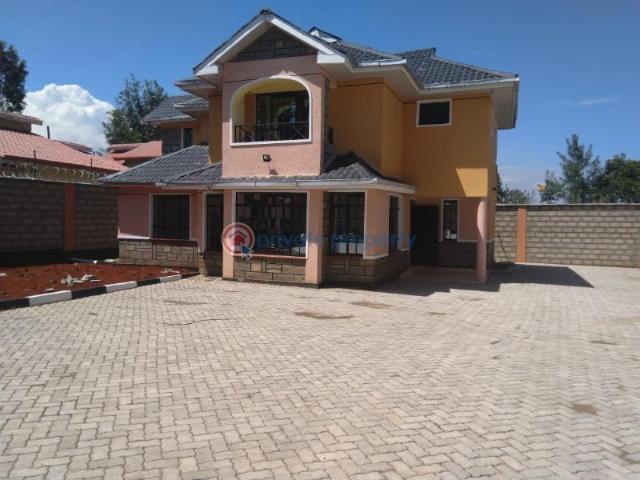 Spacious 4 Bedroom Maisonette On Quarter Acre With Study/dsq In Rongai