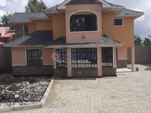 Spacious 4 Bedroom Maisonette On Quarter Acre With Study/dsq In Rongai