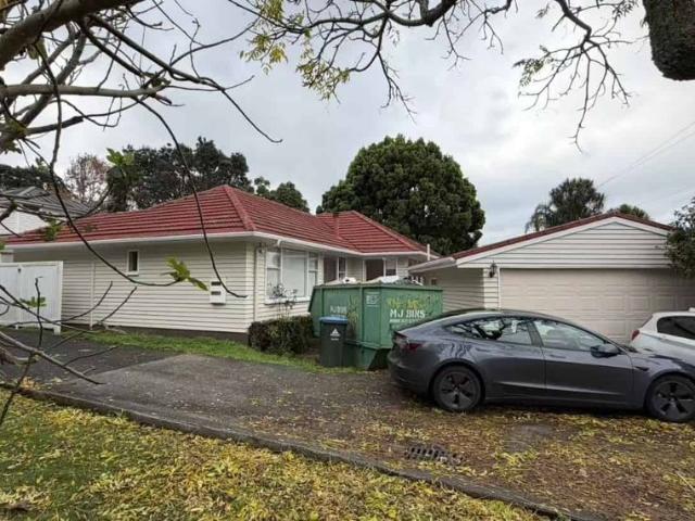 Spacious 4 Bedroom + Study Home with 2 Bathrooms in Prime Greenlane Location
