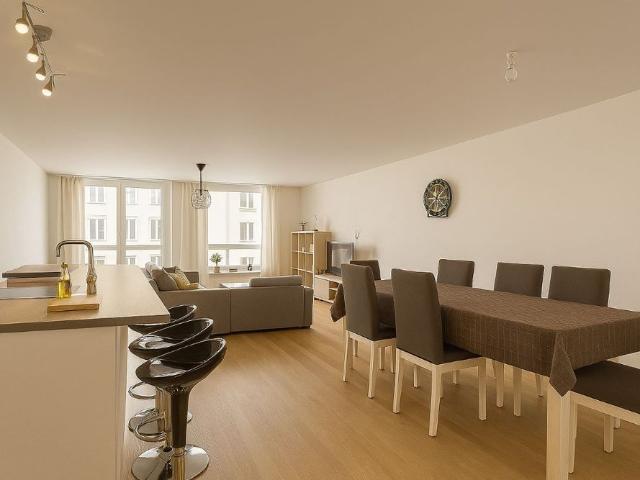 SPACIOUS 4.5 ROOM APARTMENT CLOSE TO ALL AMENITIES
