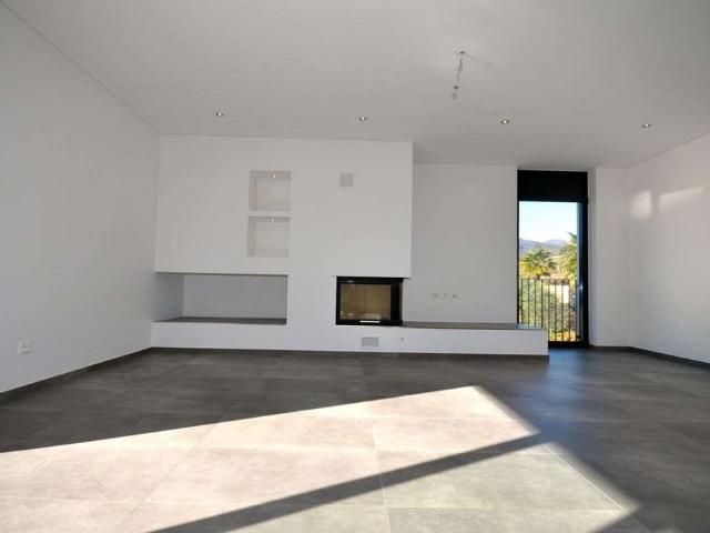 Spacious 4.5 room apartment with terrace near the golf course and the lake