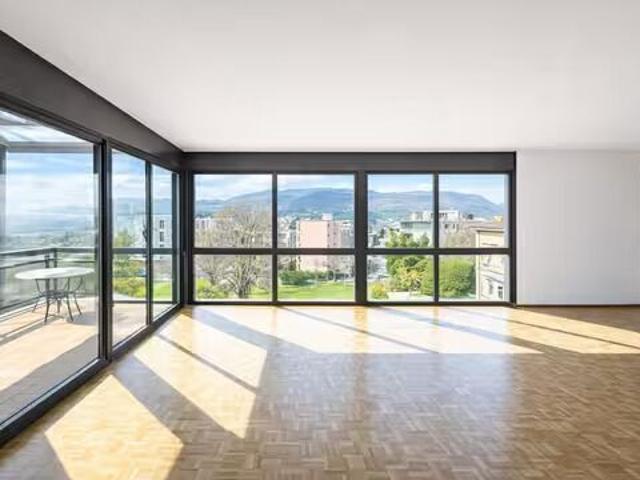 Spacious 4.5 rooms with large terrace