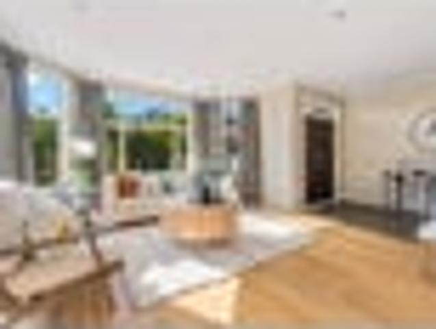 Spacious 5 bed 3 bath Family Home Flexible Layout