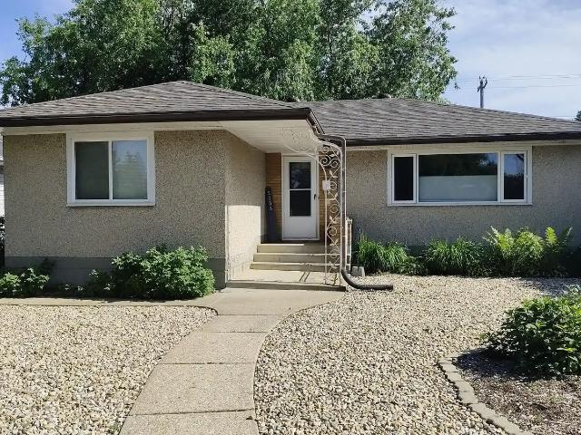 Spacious 5 Bedroom Family Home in Fulton Place | 2 Kitchens | Air Conditioning |
