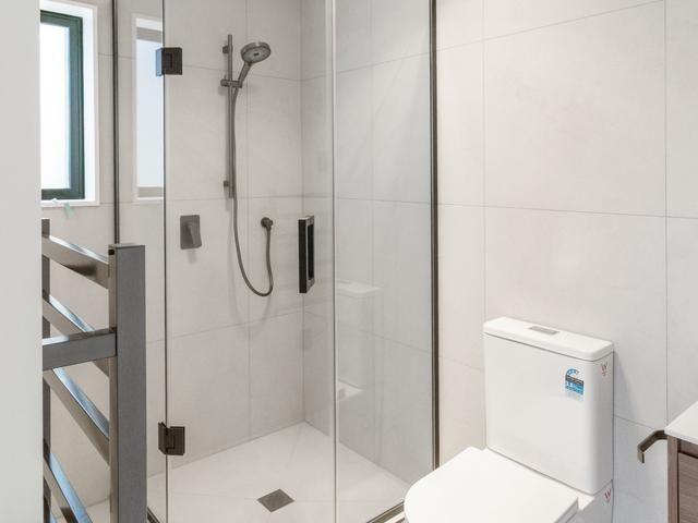 Spacious 5 bedroom family home in Karaka!