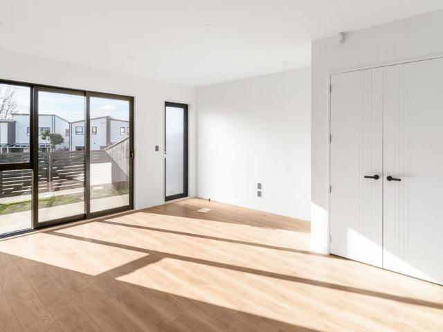 Spacious 5 bedroom family home in Karaka!