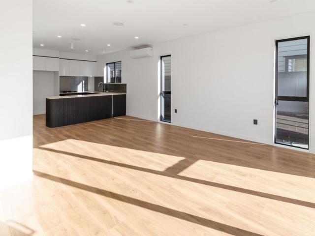Spacious 5 bedroom family home in Karaka!
