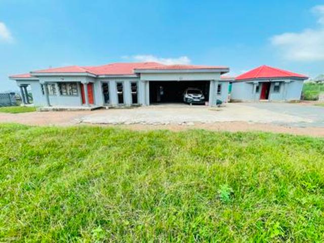 spacious 5 bedroom family home on th.