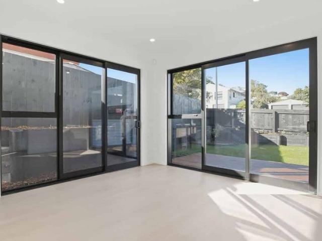Spacious 5 Bedroom Home in Totara Vale
