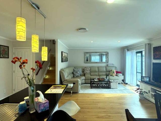 Spacious 5 Bedroom Home in Albany