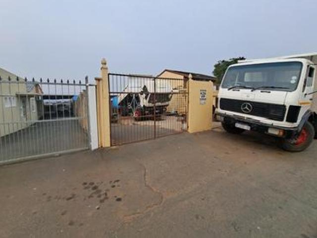 spacious 5 bedroom home in caneside