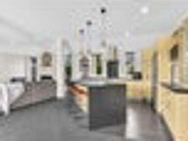 Spacious 5 Bedroom Home in Prime Location