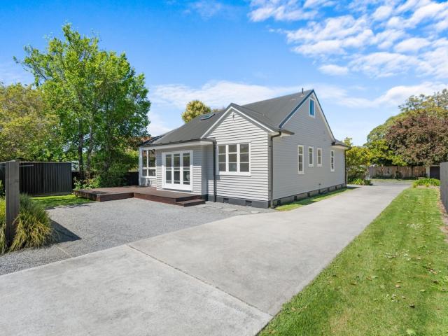 Spacious 5 Bedroom Home Prime Riccarton Location Close to UC