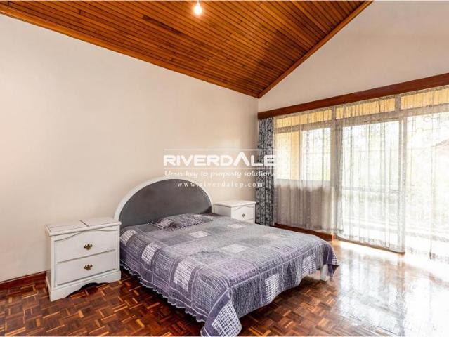 Spacious 5 Bedroom Maisonette with DSQ