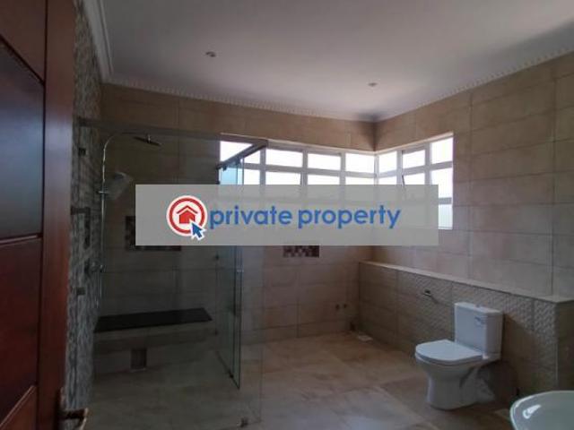 Spacious 5 Bedrooms Townhouse