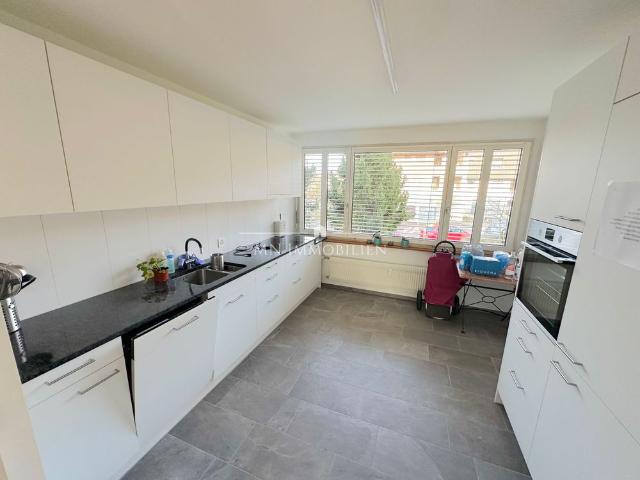 Spacious 5 room apartment with balcony and garden view