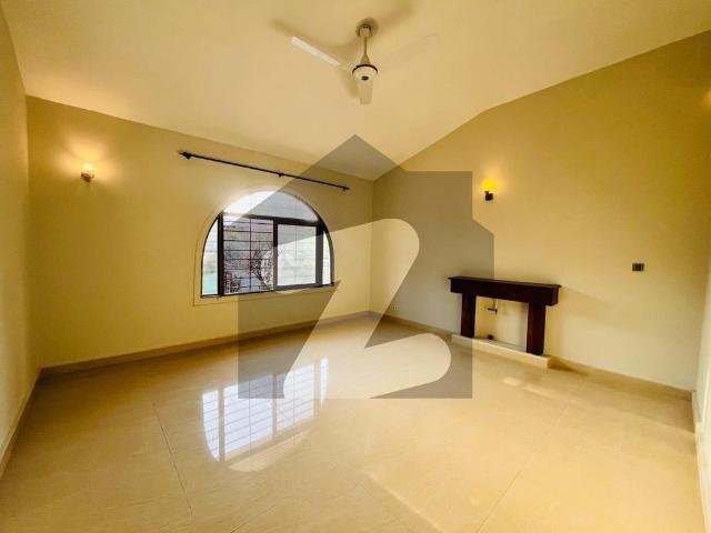 Spacious 2 Kanal 5 Beds Maintained Luxury House Available For Rent in E7 E 7