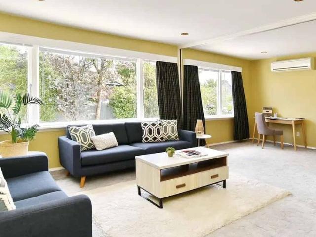 Spacious 6 Bed 3 Bath double garage house