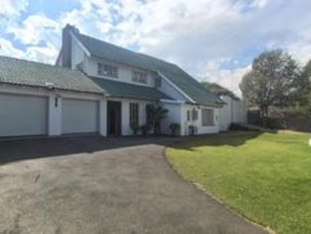 spacious 6 bedroom, 6 bathroom flori.