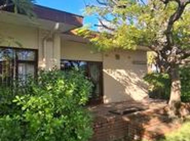 spacious 6 bedroom corner property i.