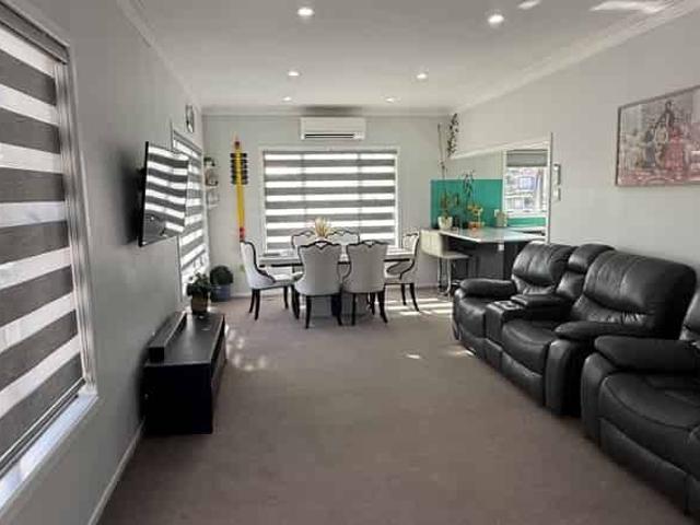 Spacious 6 Bedroom Family Home 3 Bathrooms Large Garage & Ample Off Street Parking