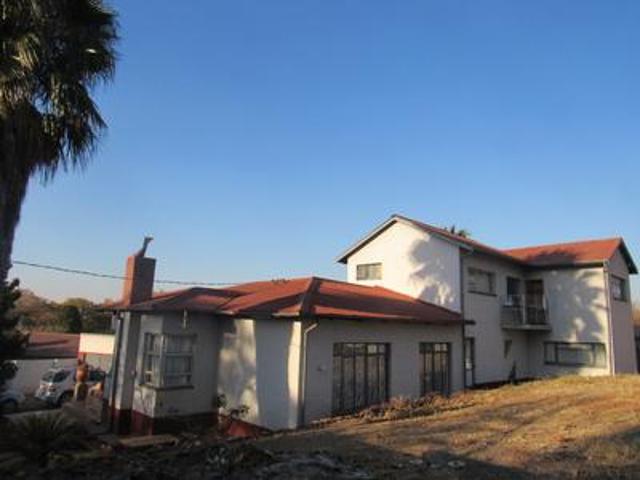 spacious 6 bedroom family home in pr.