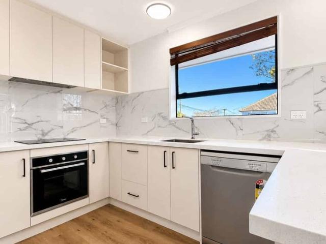 Spacious 6 Bedroom Home Close to UC – Ideal for Students or Large Families