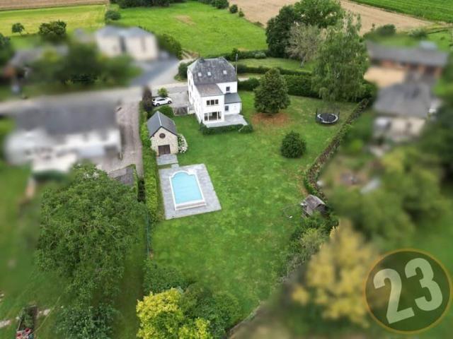Spacious 6 bedroom villa with in ground pool