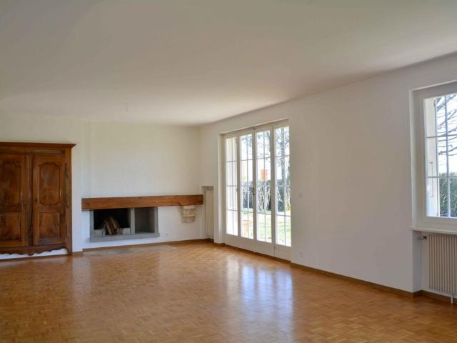 Spacious 6.5 room villa close to all amenities