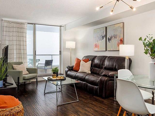 Spacious 728 Sf 1 Bdrm Condo At The Mayfair Sun filled Suite