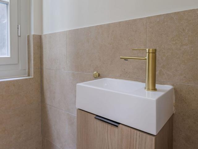 Spacious 77m² Apartment on the 3rd Floor with Elevator, Paris Amsterdam Apartments for Rent