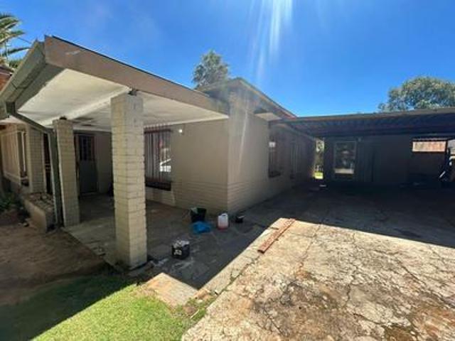 spacious 7 bedroom home with flatlet.