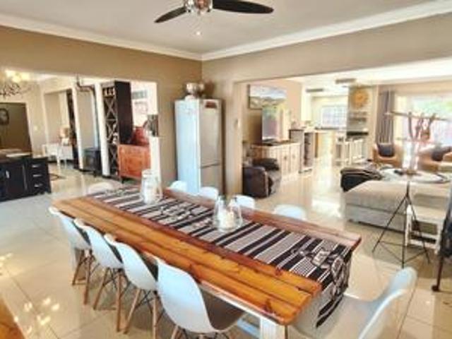 spacious 8 bedroom freestanding home.