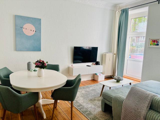 Spacious 100sqm furnished apartment in quiet Charlottenburg Wilmersdorf area – ideal for professionals & families, Berlin Amsterdam Apartments for Rent