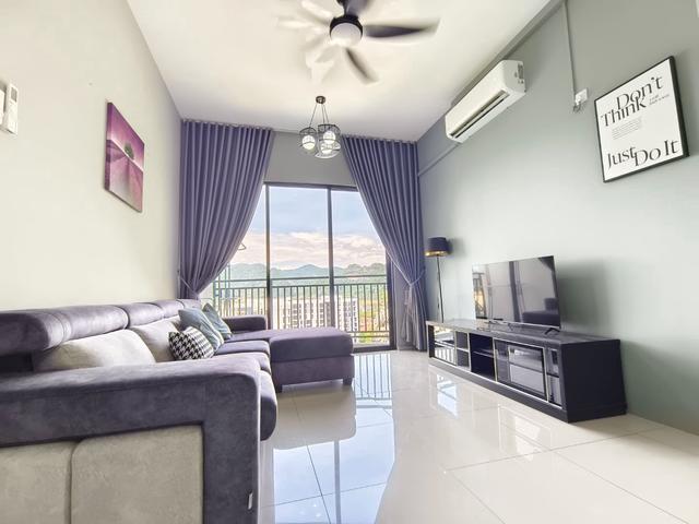 Spacious 1044sf Condo Dual Balcony Mountain View