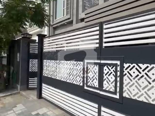 Spacious 10 Marla House Available For Rent In Prime Location
