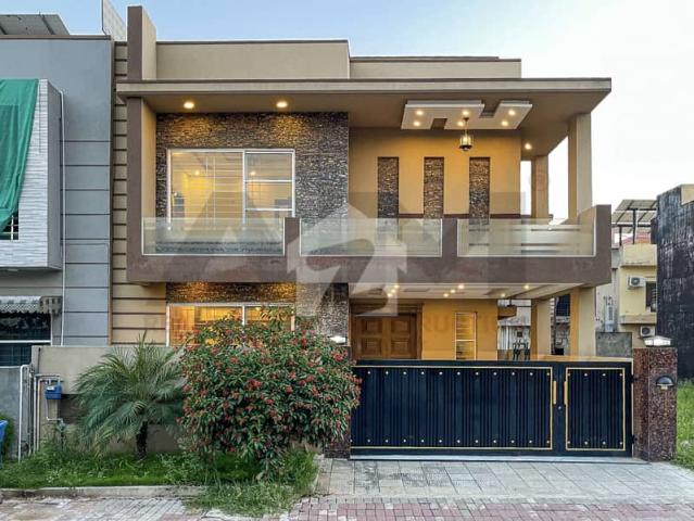 Spacious 10 Marla House Available For sale In DHA Defence Phase 2